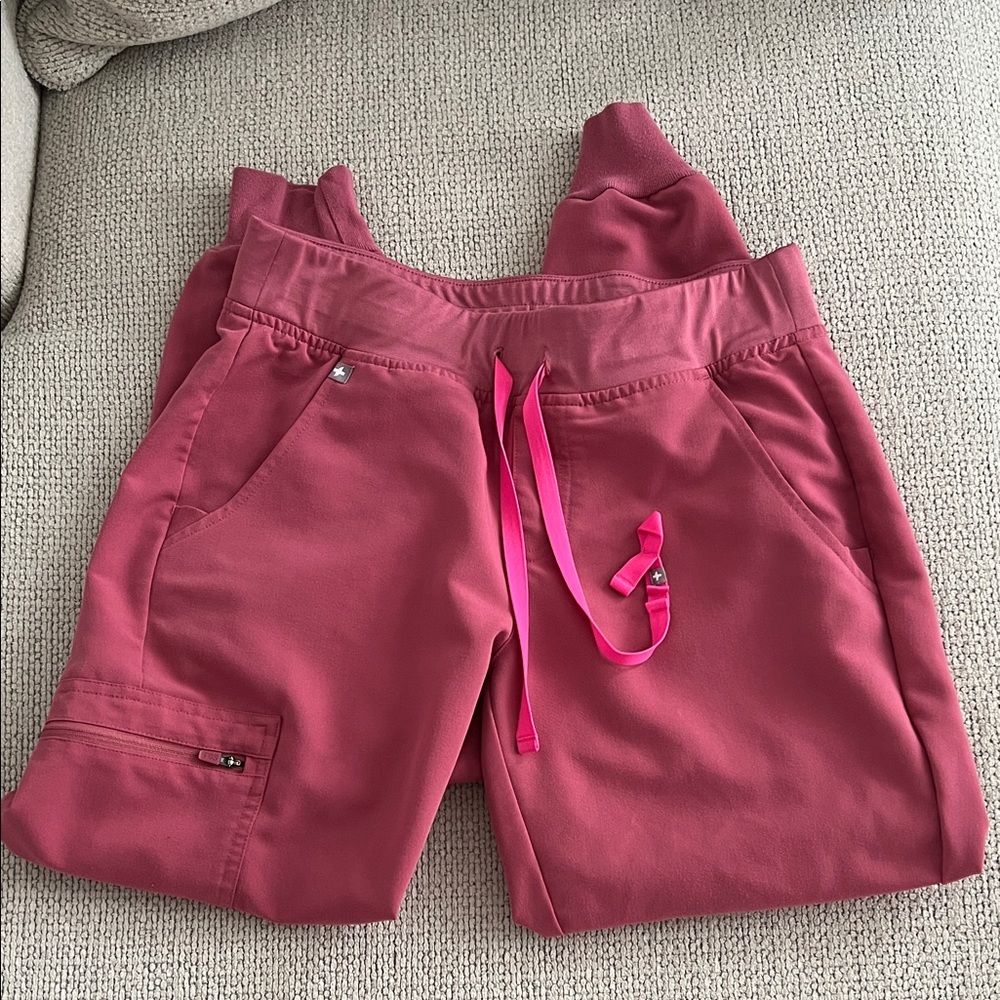 Quartz Breast Cancer Awareness Edition, Figs Zamora Scrub Pants
